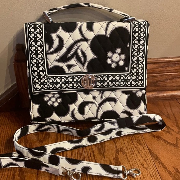VERA BRADLEY STRUCTURED QUILTED handbag crossbody  purse FLORAL BLACK WHITE NWOT - Picture 1 of 16